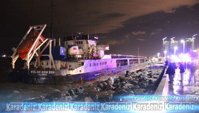 Rus gemisi İstanbul'da karaya oturdu!