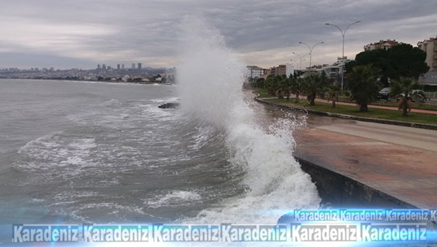 Karadeniz'de korkutan dalgalar