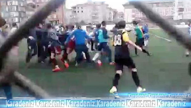 Rize'de amatör futbol maçında kavga!