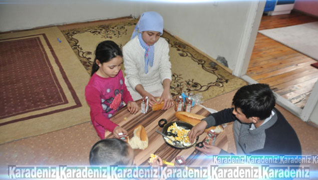 Trabzon'da 4 kardeşine annelik yapan çocuk! 