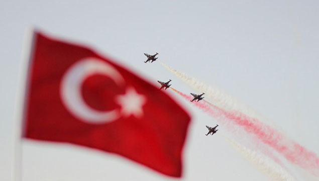 Türk Yıldızları İzmir'de nefes kesti