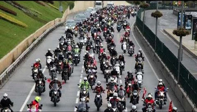 2 bin motosiklet ile Cumhuriyet konvoyu...