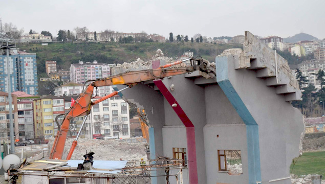 Hüseyin Avni Aker Stadyumu'nun yıkımında sona doğr