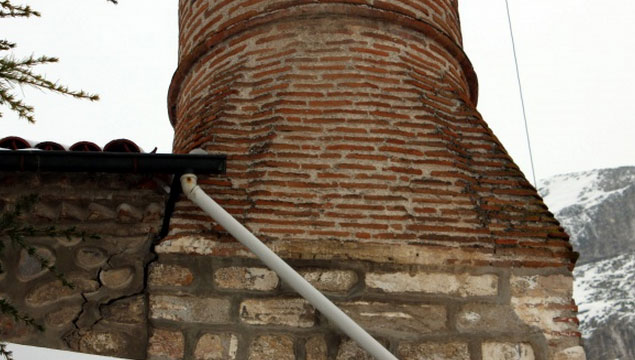 Tarihi minareye Karadeniz usulü çözüm