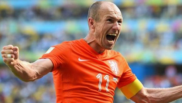 Robben’in elini timsah ısırdı!