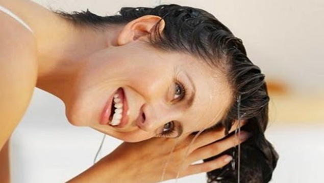 Saçınızı ılık suyla yıkayın