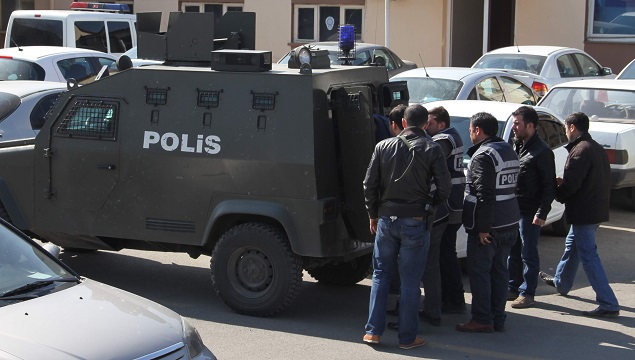 Diyarbakır’da polise ateş açıldı