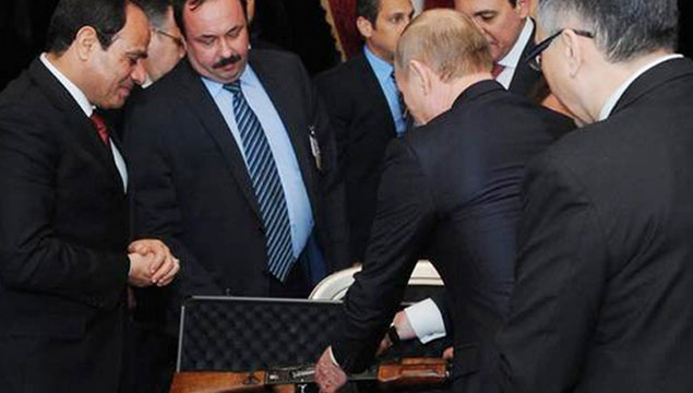 Putin’den Sisi'ye Kalaşnikof'lu mesaj