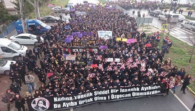 Tarsus'ta binlerce kişi Özgecan için yürüdü