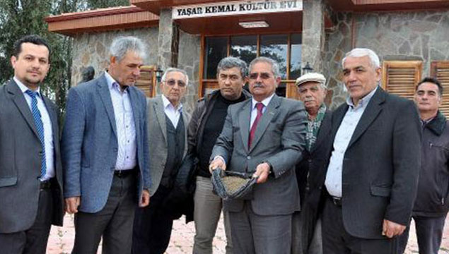 Yaşar Kemal'in mezarına köyünden toprak götürülece