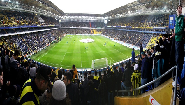 Fenerbahçe'ye tribün kapatma cezası 