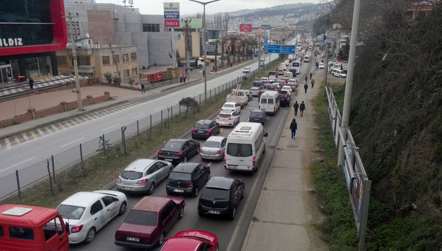 Akyazı'da trafik arap saçı!