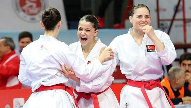 Kadın karatecilerden tarihi başarı