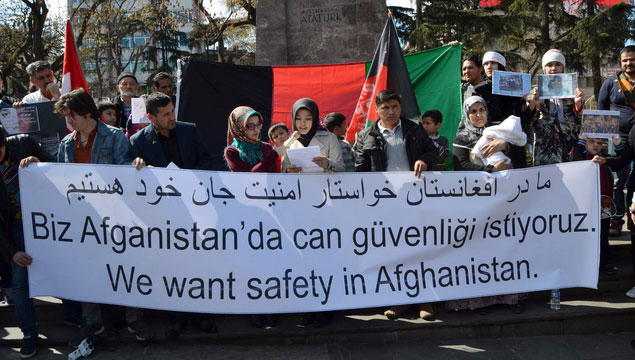 Afganlar zulmü protesto etti