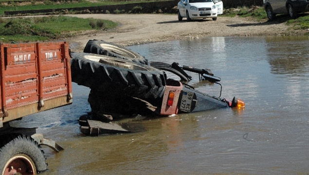Traktör nehre düştü!