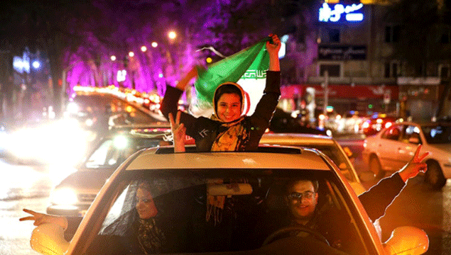 İran halkı sokağa döküldü!