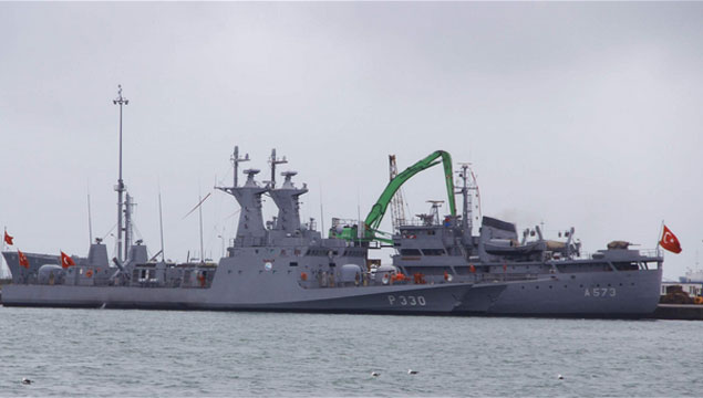 Savaş gemileri Samsun'da