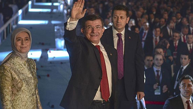 Davutoğlu seçim beyannamesini açıkladı