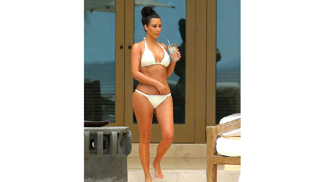 Kardashian sahile indi!