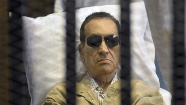 Mübarek'e 3 yıl hapis cezası