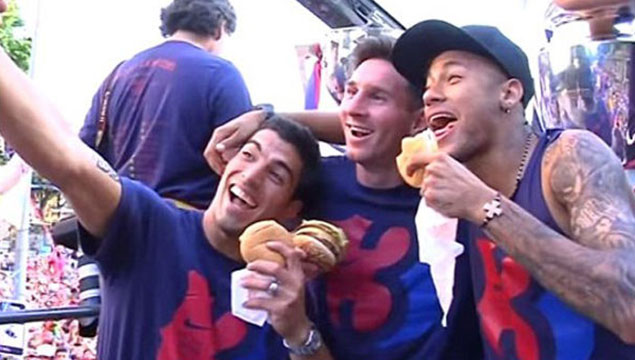 Neymar, taraftardan hamburger istedi