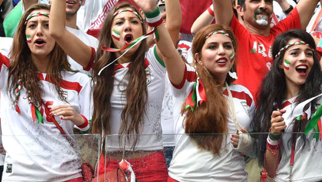 İran'da tribünler kadınlara açılıyor!