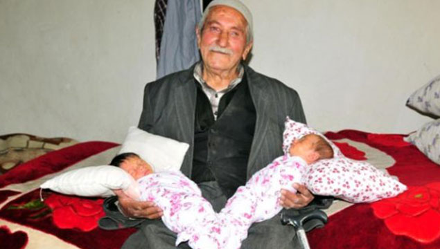 85 yaşında ikiz bebek babası oldu