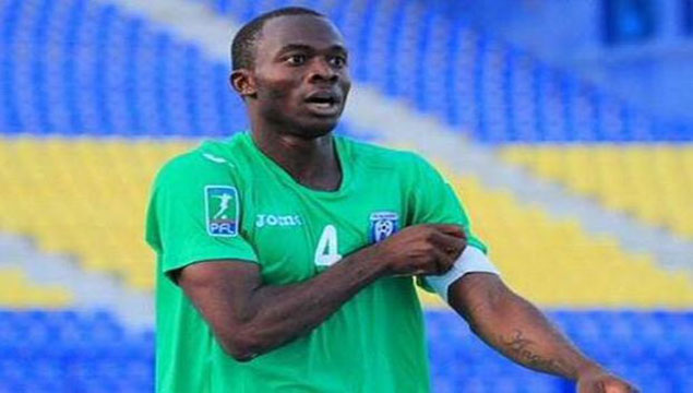 Nijeryalı futbolcu sahada öldü