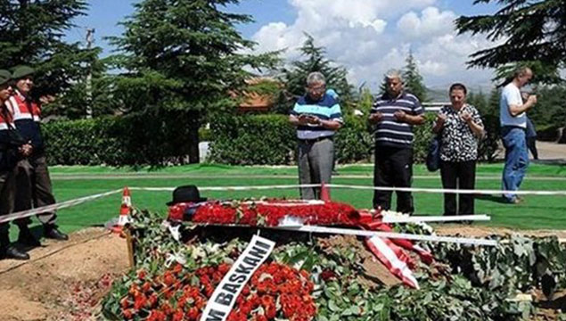 Demirel'in mezarına "Babalar Günü" ziyareti