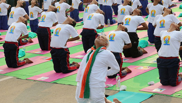 Başbakan 35 bin kişiyle yoga yaptı