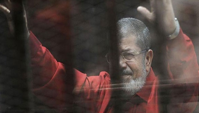 Mursi idam kıyafetlerini giydi