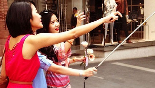 Disneyland selfie çubuğunu yasaklanıyor!