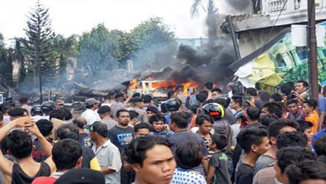 Endonezya’da uçak kazası