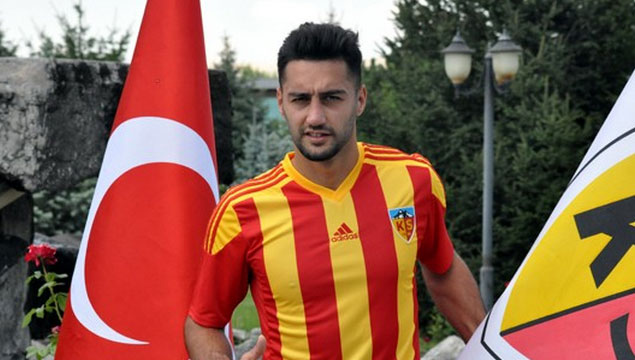Mustafa Akbaş imzayı attı