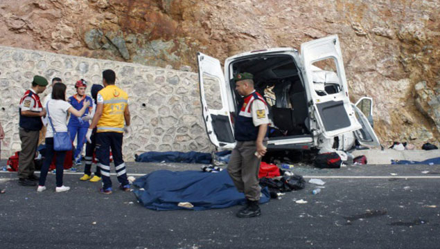 Minibüs kazası: 9 ölü, 30 yaralı!