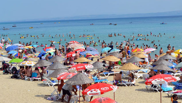 Saros sahilleri Akdeniz'i aratmıyor