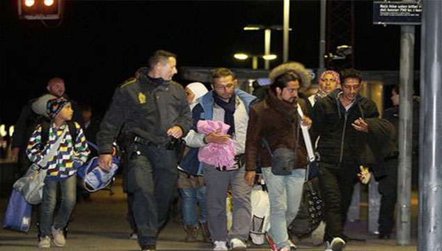 Mülteciler Danimarka sınırında