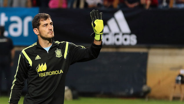 Casillas Xavi’yi  geçti