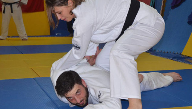 Kadınlar şiddete karşı judo öğreniyor