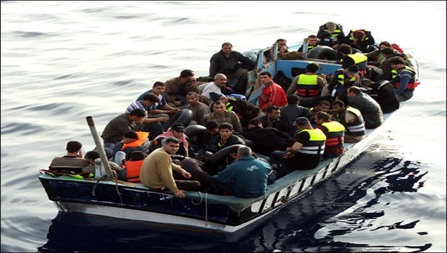 Mülteci botu battı 4 ölü