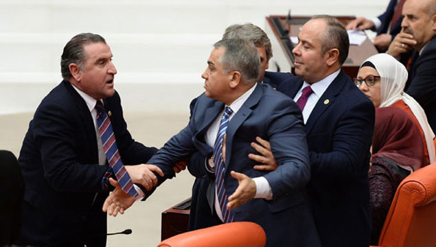 Meclis'te AK Parti-CHP gerginliği