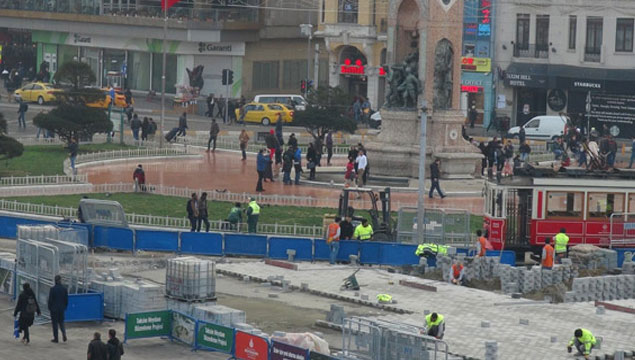 Taksim Meydanı'nda yılbaşı hareketliliği