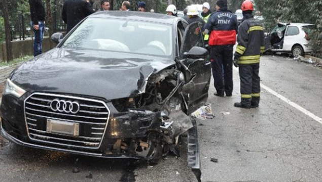Oktay Vural'ın aracı kaza yaptı