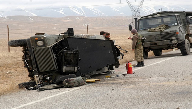 Askeri araç kaza yaptı: 3 asker yaralandı