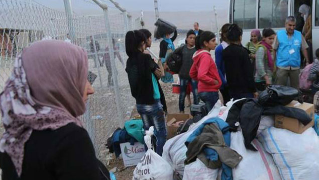 Sığınmacılar iki ülke arasında sıkıştı