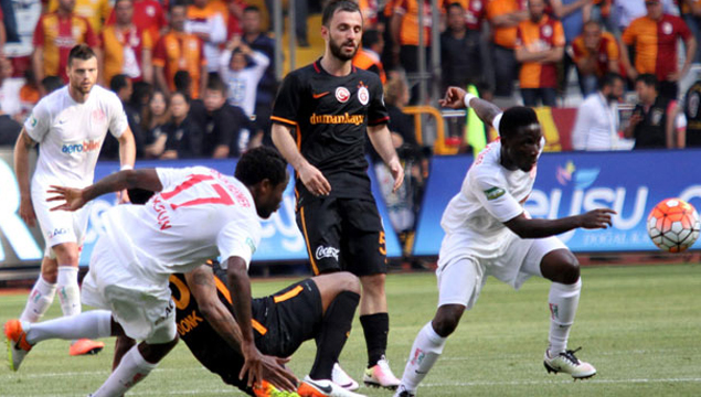 Galatasaray'a Antalya darbesi