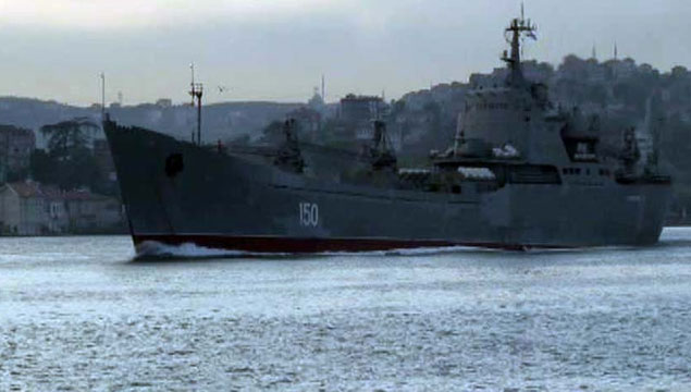 Rus savaş gemisi 'Saratov' İstanbul Boğazı'ndan ge